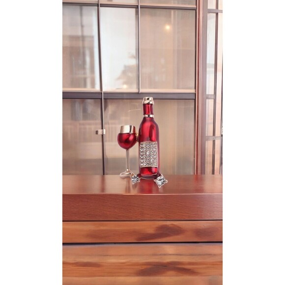 Sparkling rhinestone wine bottle and wine, glass metal brooch. Gold and red. - Picture 2 of 5